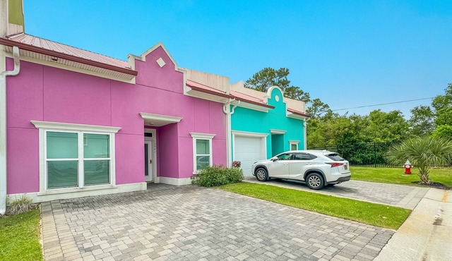 PRIVATE CONDO IN BANANA BAY COMMUNITY, PRIVATE BEACH!