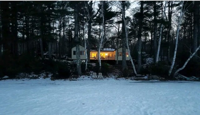 Private Lake Shore Cottage HOT TUB