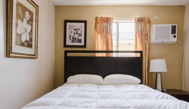 Quiet 1-Bedroom/Shared Bathroom Residential Home