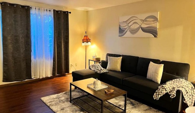 Quiet Cozy 2BR APT Black out Curtains