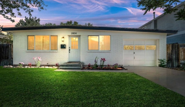 Regan Ave · 5 mins Away from Quinn`s Pond & Downtown! 3Bed/1ba