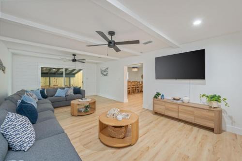Resort Style Home w Heated Pool Sauna & Hot Tub