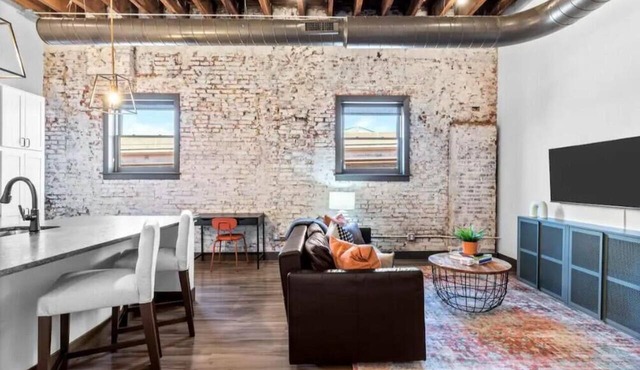 Riverfront Loft/Arch/Convention Center/Casino