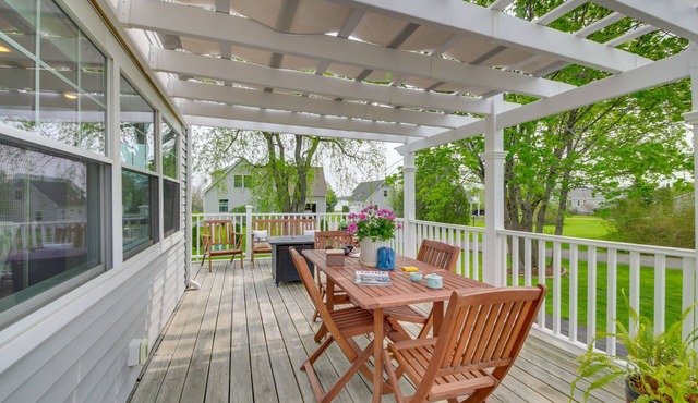 Rockland Home w/Deck 5 Mins to Historic Downtown!