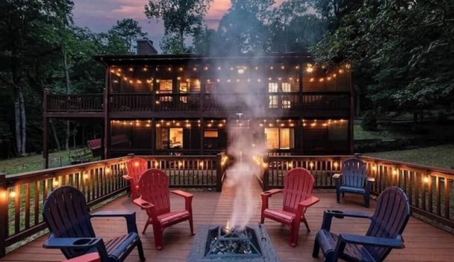 Rolling Hills Hideaway: Secluded 4 bedroom cabin with beautiful porch