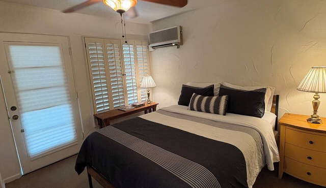 Room 7️⃣ Studio in a charming boutique hotel, by the pool in downtown PS 🌼