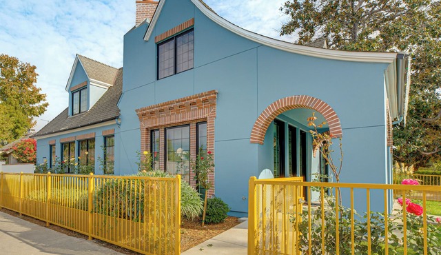 Rose Bowl, New Pasadena Home Steps to Old Town