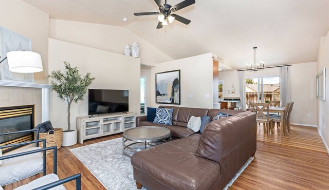 SE Boise Home | 4 Beds | Near Micron | Smart TVs | Pet Friendly | Midterm Ready