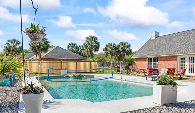 Sea Queen: Arcade, Pool, V-ball and Navarre Beach