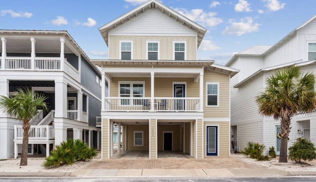 Seaside Cottage: Community Pool, Hot Tub and Gated. Sleeps 11. Dog Friendly!