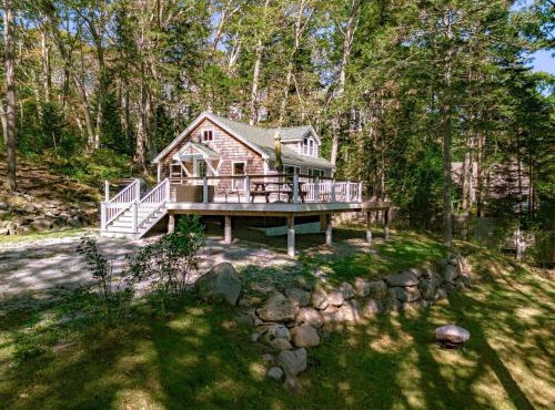 Settlers Cottage, cute Maine home with water views