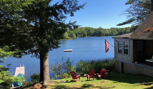 Shangri-la: Beautiful Lakefront Cottage on Private Lake