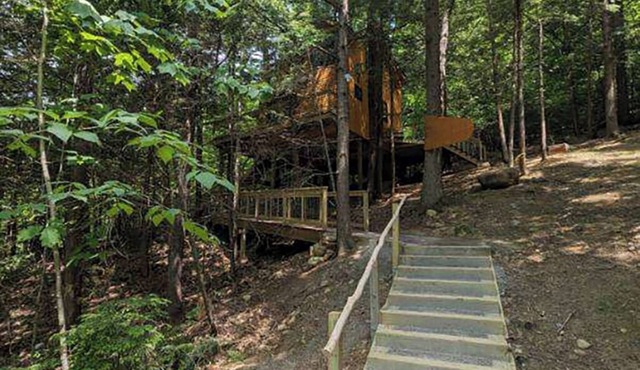 Ski and Stay! 5-Star Maine Luxury Treehouse near Sunday River