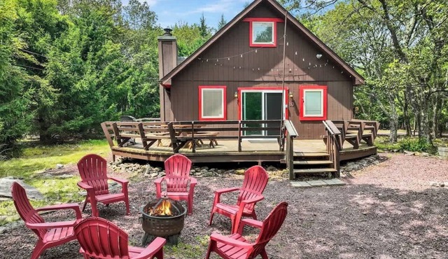 Skye Chalet | Lake Harmony Gem | HotTub | Firepit