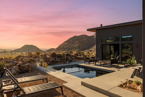 Skyfall - Luxury Villa w Pool - Minutes from Park