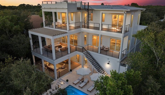 Sleeps 20! Rooftop GULF VIEWS, Private Pool, LSV/golf cart, Bikes, 2 Kitchens! Pet Friendly!