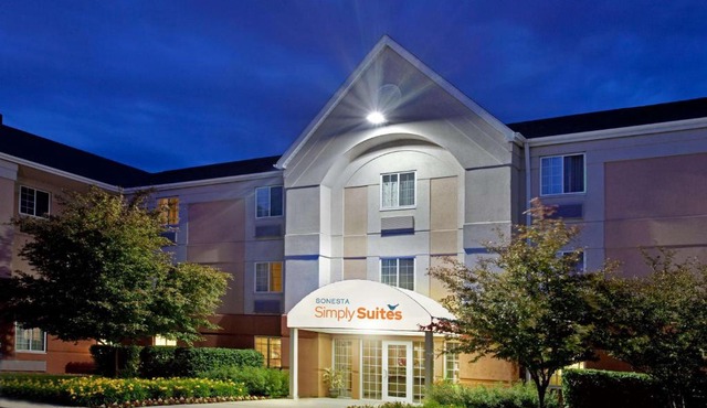 Sonesta Simply Suites Chicago Waukegan