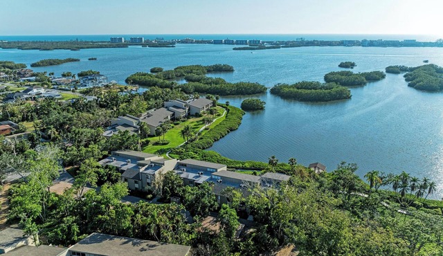 South Siesta Key Sunsets & Bay Views Updated 3BR, 3 BA just 4 miles to BEACH!