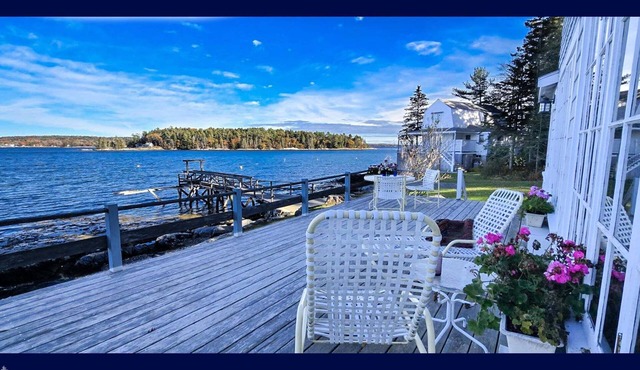 Southport Island Escape: Walk Right Off the Deck onto Your Private Dock - Stunning Water Views!