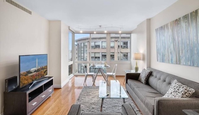 Spacious 1BR Apt | Full Kitchen + Gym | by GLS