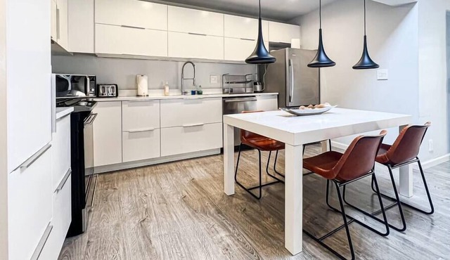 Spacious 2BR unit in LA (SH2-LAD)