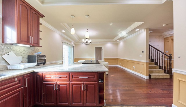 Spacious 5-bedroom house near Los Angeles