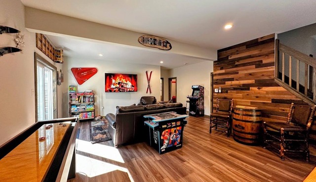 Spacious 5-bedroom on Private 2 acre lot Fire Pit and Game Room