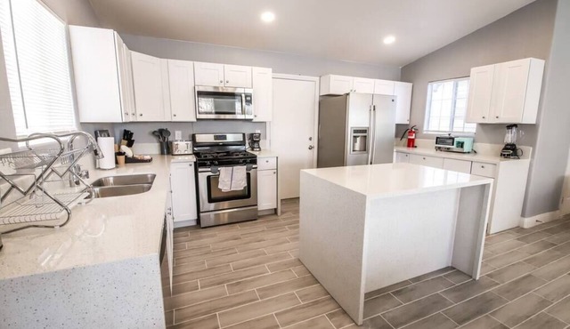 Spacious and Comfortable! Close to everything!
