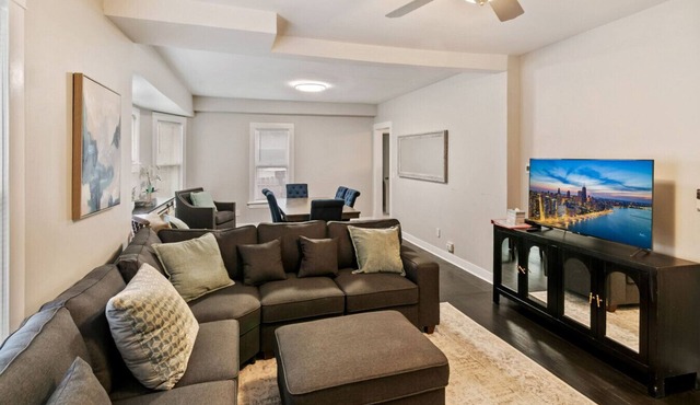 Spacious Home in DT Libertyville Near Naval Base