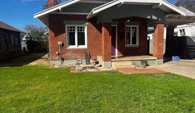 Spacious & Inviting Bungalow near Downtown in Phoenix