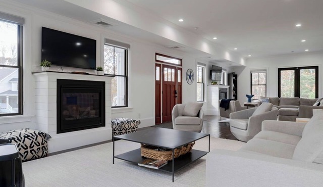 Spacious New Construction/Walk-Beach/FirePit/Game Rm/Private/Family Friendly in Cape Cod