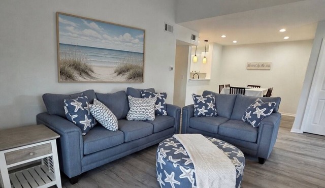 Spacious newly renovated and furnished 3-bedroom condo in beautiful Gulf Shores