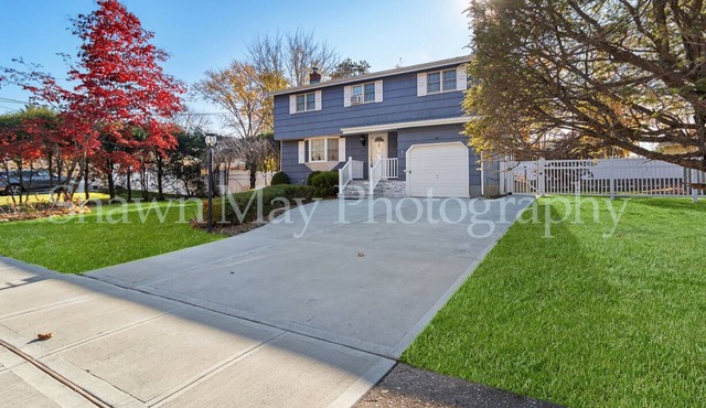 Spacious Renovated 5BR Home - Sleeps 12, Near Beaches, NYC & Huntington Village