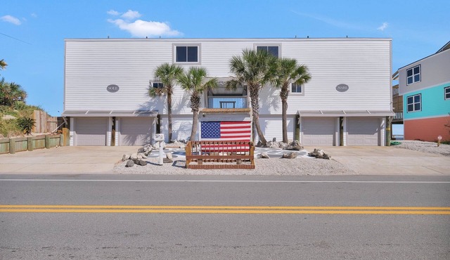 Spectacular Direct oceanfront sleeps 16 Vilano Beach