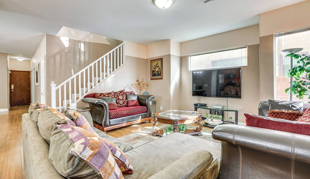 Stay & Play in Las Vegas: Spacious Home for Groups