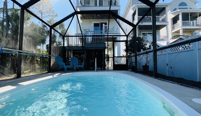 STAY SALTY~ Pool, Gorgeous Bay Views, In Town Center & Golf Cart Friendly Area.