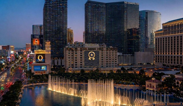 Stay Together Suites - Cozy Condominium, Sleeps 8, Center Strip - Jockey Club