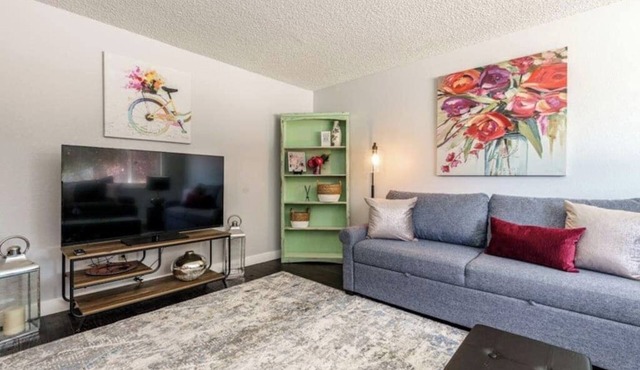 #StayInMyDistrict Cozy Central Boise Townhouse