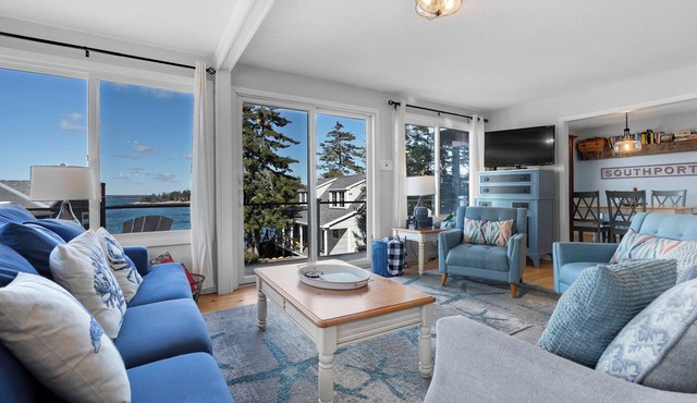 Steamboat Landing Cottage: Water Views