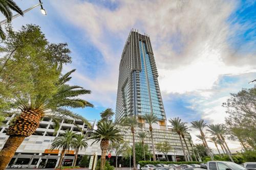 StripViewSuites Ultimate Luxury Penthouses Full Strip View & Balcony