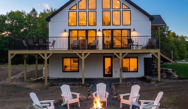 Stunning 5-bedroom house with AC in Franklin Perfect for visiting Downeast Maine