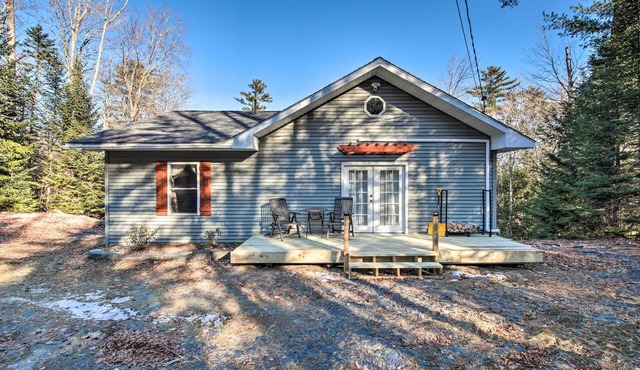 Stunning Monson Getaway on the Water!