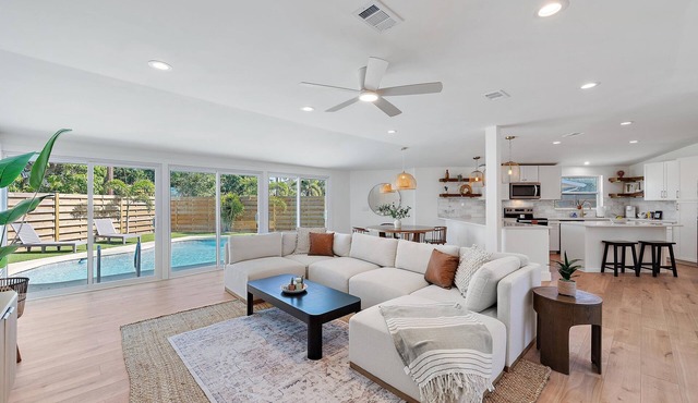 Stylish Gulf Gate Retreat w/Private Pool Near Siesta Key