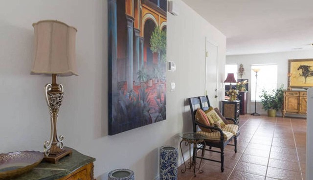 Stylish retreat, entire 3 bdrm home, 10 mins from the Strip