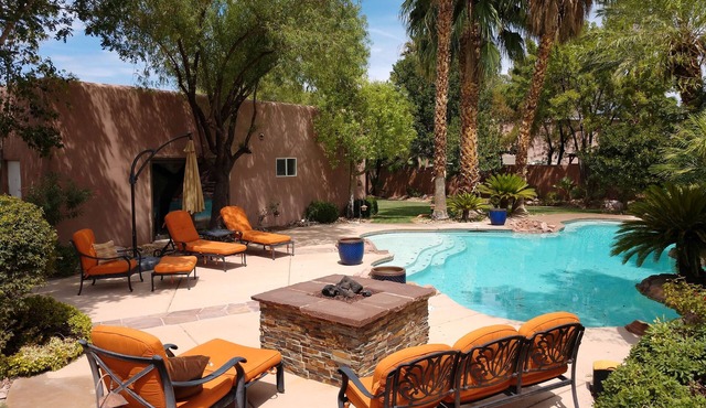 Stylish Villa for a Peaceful Retreat - 9min Strip!