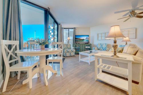 Sunbird Resort Ground Floor Gem with Ocean Views! Free Beach Chairs and Umbrella! by Dolce Vita Getaways PCB