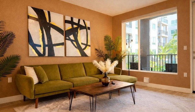 Sunny Apartment Near Disneyland - Pool & Gym