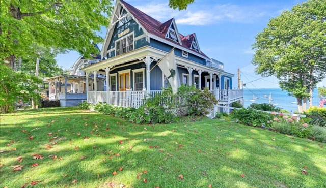 SunnySide Cottage with Pen Bay Views in Bayside