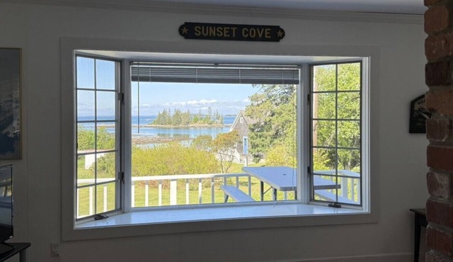 Sunset Cove Cottage on Old Harbor