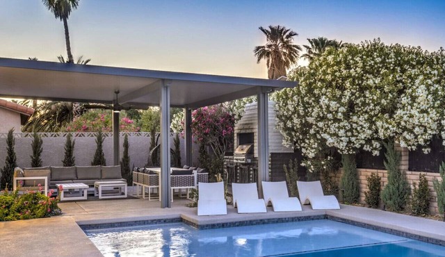 𖤓 Sunset Swim, a Lux Vegas Pool Villa w/Spa